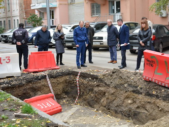 Представители депутатского корпуса осмотрели состояние дорог и тротуаров в местах проведения работ на подземных коммуникациях в Кировском районе